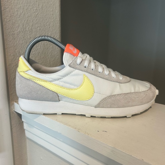 Nike Daybreak 'Pale Light Citron' Women's Waffle Sneaker CK2351-104 Size 7 - Picture 5 of 10